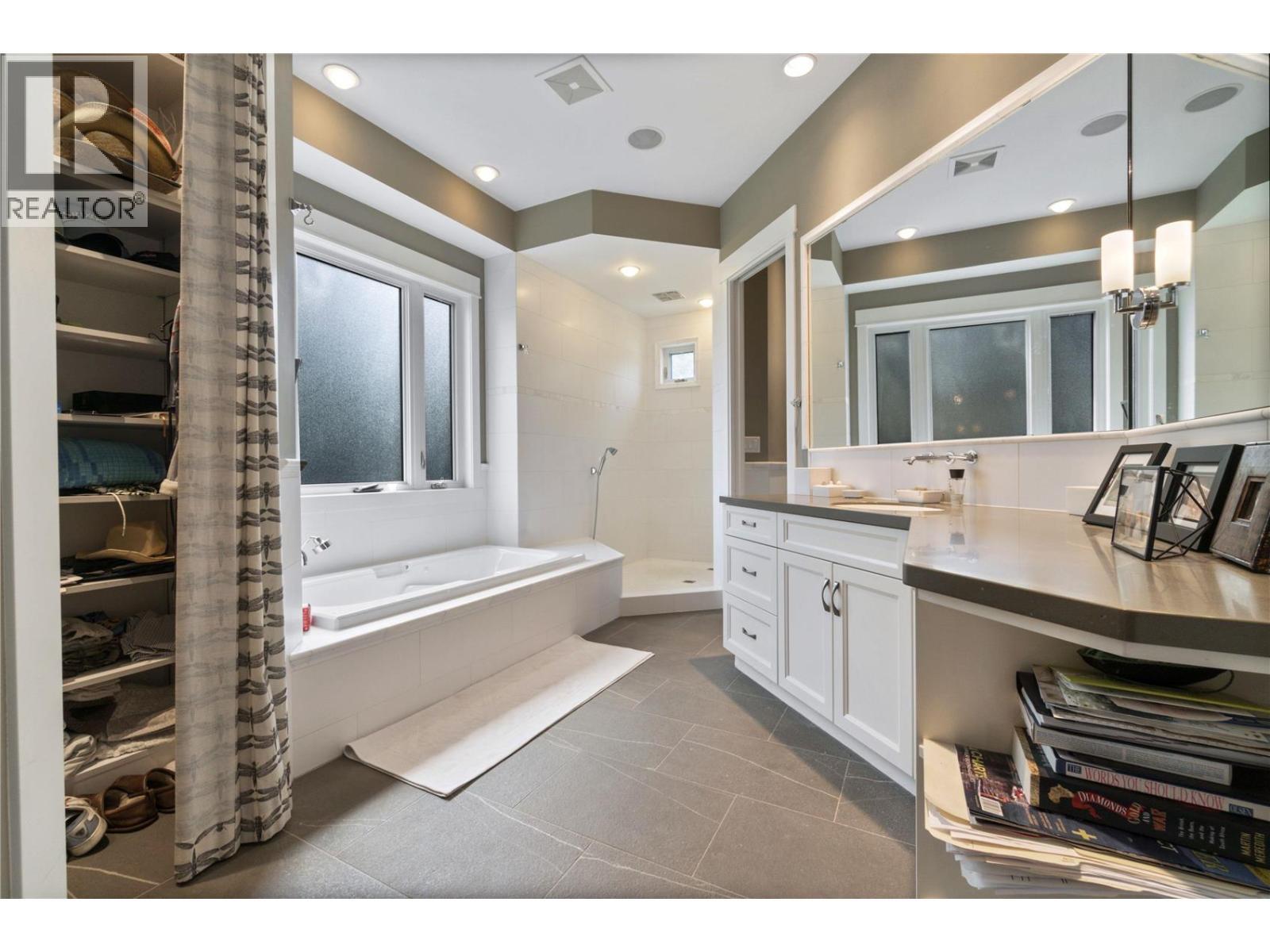 1801 Archibald Road Unit# 5, Sorrento, BC - Indoor Photo Showing Bathroom