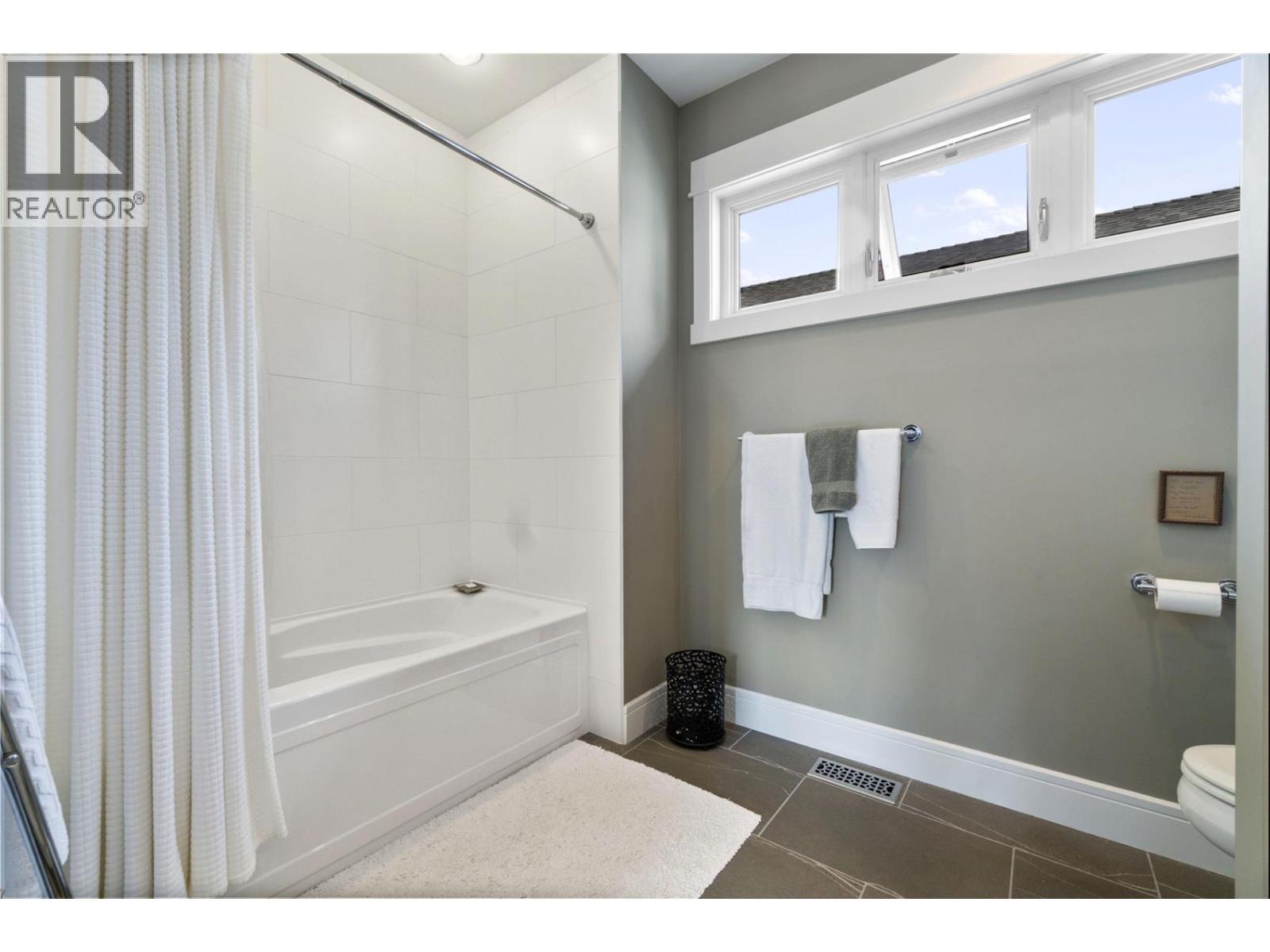 1801 Archibald Road Unit# 5, Sorrento, BC - Indoor Photo Showing Bathroom