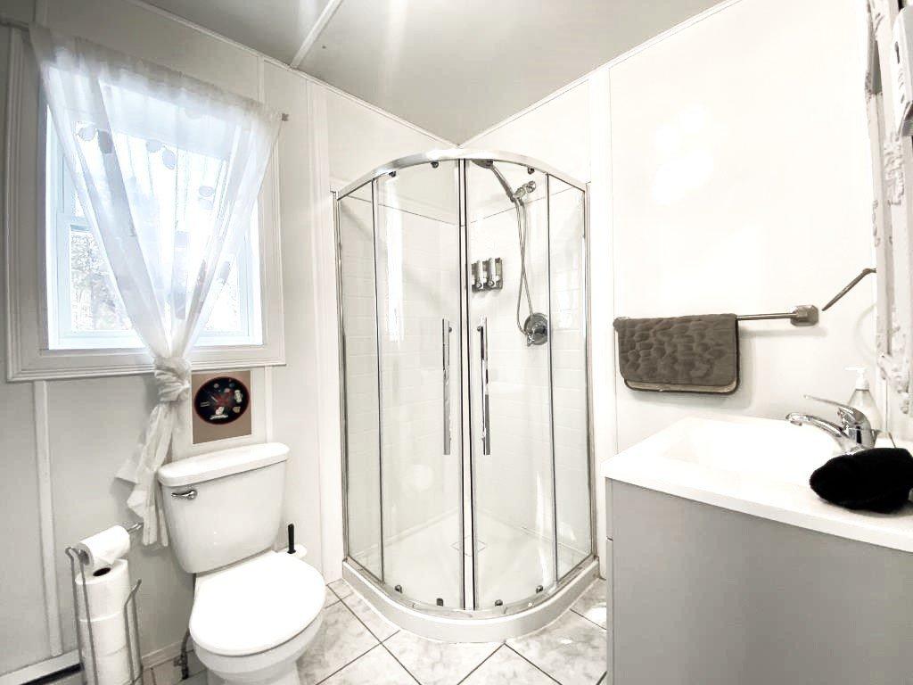 Salle de bains - 13017 Ch. Du Lac-Labelle, Labelle, QC - Indoor Photo Showing Bathroom