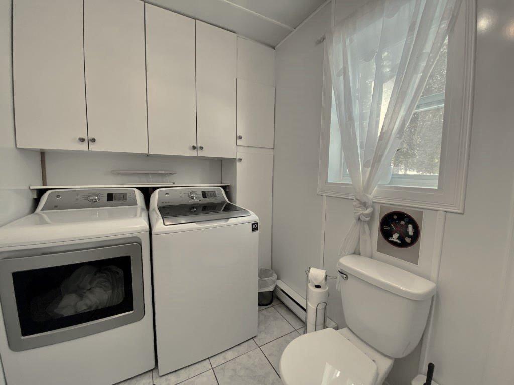 Salle de bains - 13017 Ch. Du Lac-Labelle, Labelle, QC - Indoor Photo Showing Laundry Room