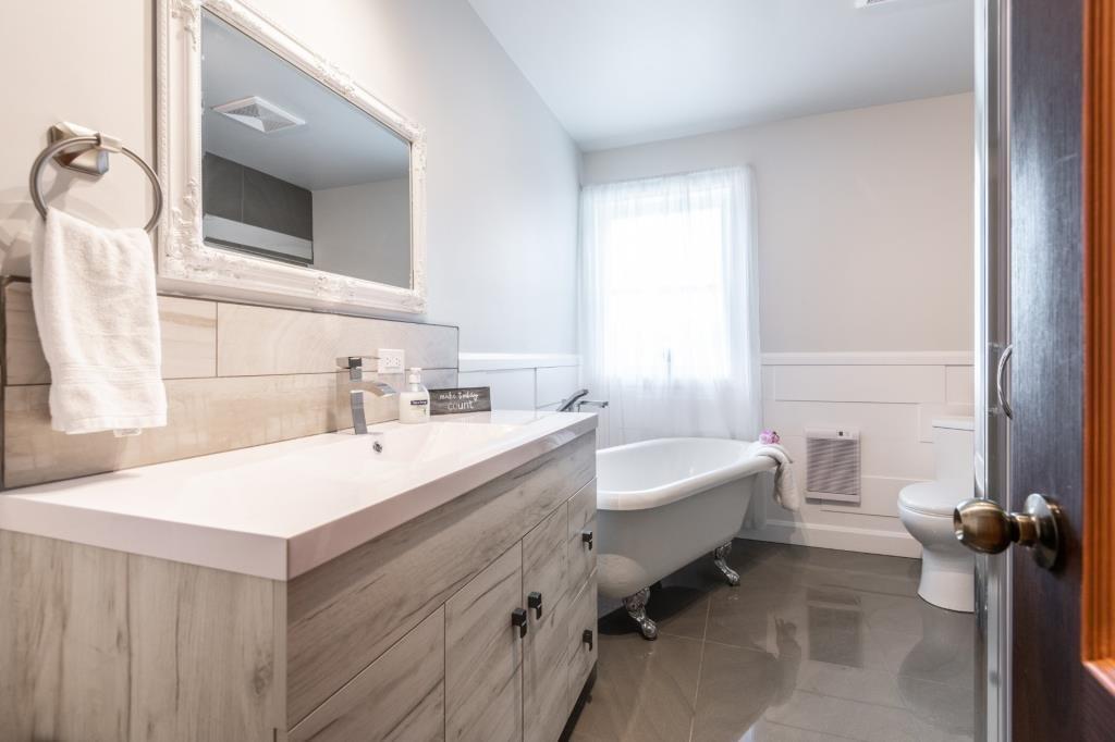 Salle de bains - 13017 Ch. Du Lac-Labelle, Labelle, QC - Indoor Photo Showing Bathroom