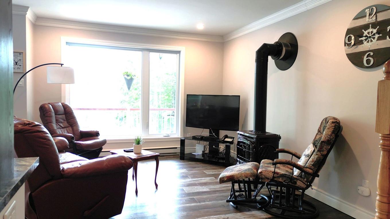 Salon - 13017 Ch. Du Lac-Labelle, Labelle, QC - Indoor Photo Showing Living Room