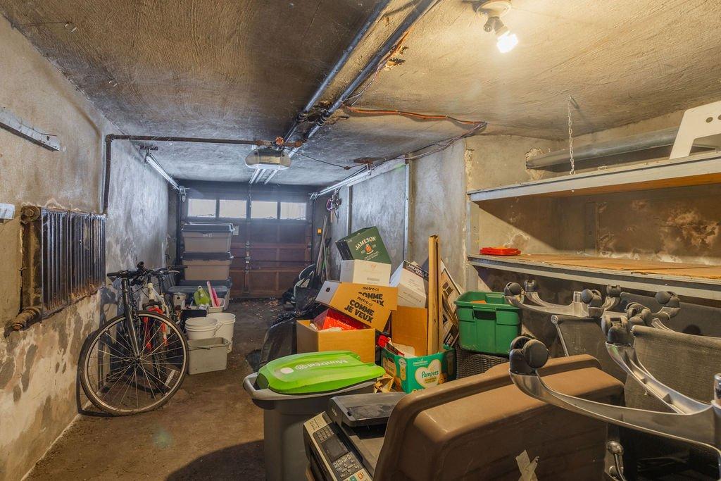 Garage - 4982 Av. Coolbrook, Montréal (Côte-Des-Neiges/Notre-Dame-De-Grâce), QC - Indoor