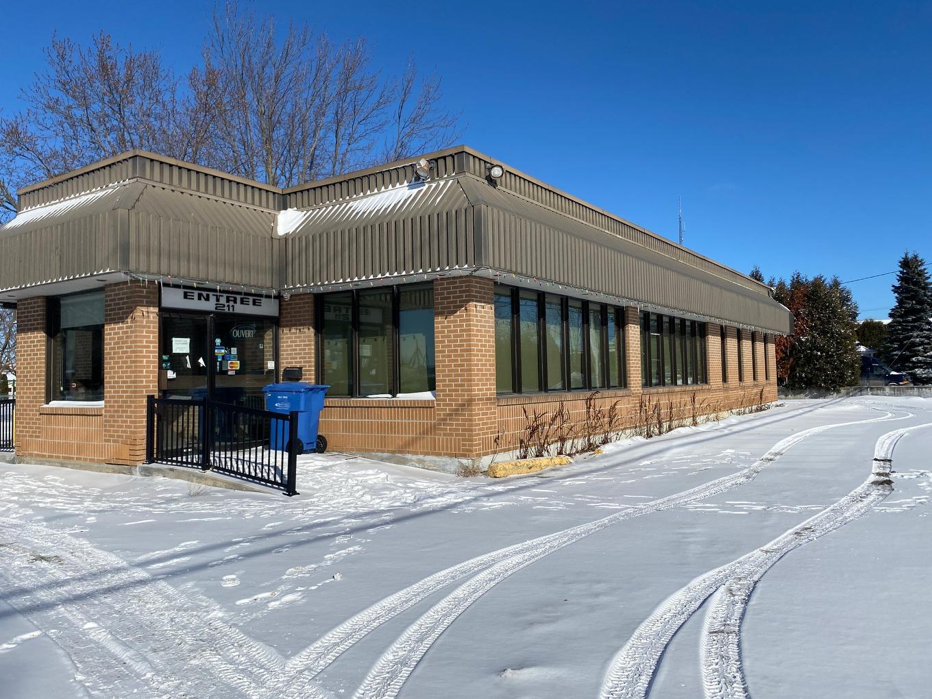 Commerce - 211 Boul. Lacombe, Repentigny (Le Gardeur), QC - Outdoor