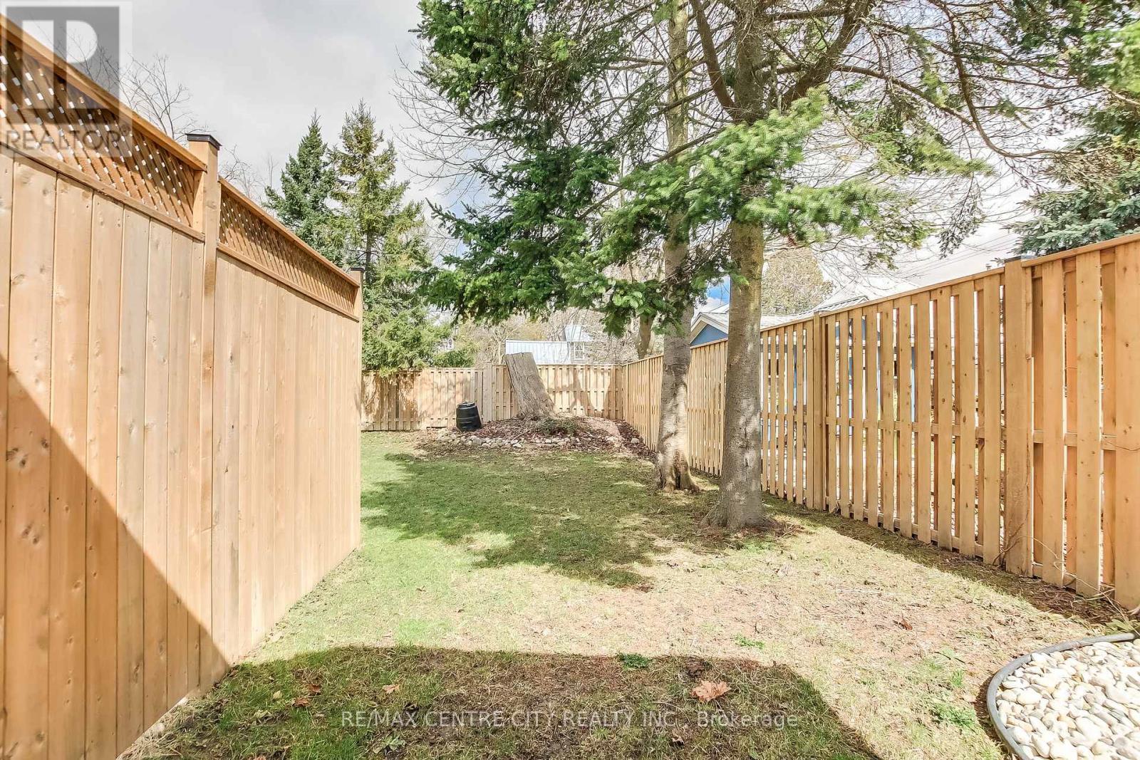 Lower - 329 Smith Street, Central Elgin (Port Stanley), ON - Outdoor