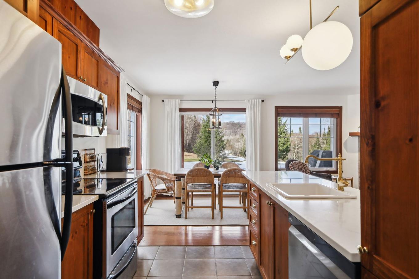 Kitchen - 1822 Ch. Du Golf, Mont-Tremblant, QC - Indoor Photo Showing Kitchen With Upgraded Kitchen