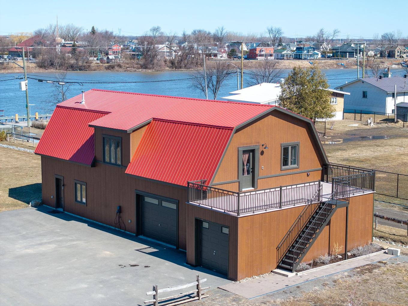 Frontage - 9790 Boul. Des Mille-Îles, Laval (Saint-François), QC