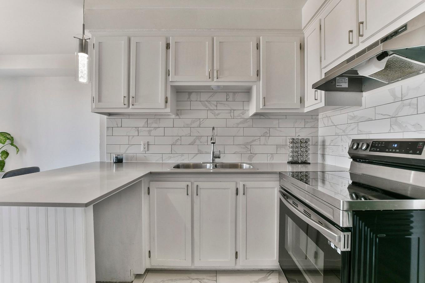 Kitchen - 7-3005 Boul. De Mascouche, Mascouche, QC - Indoor Photo Showing Kitchen With Double Sink