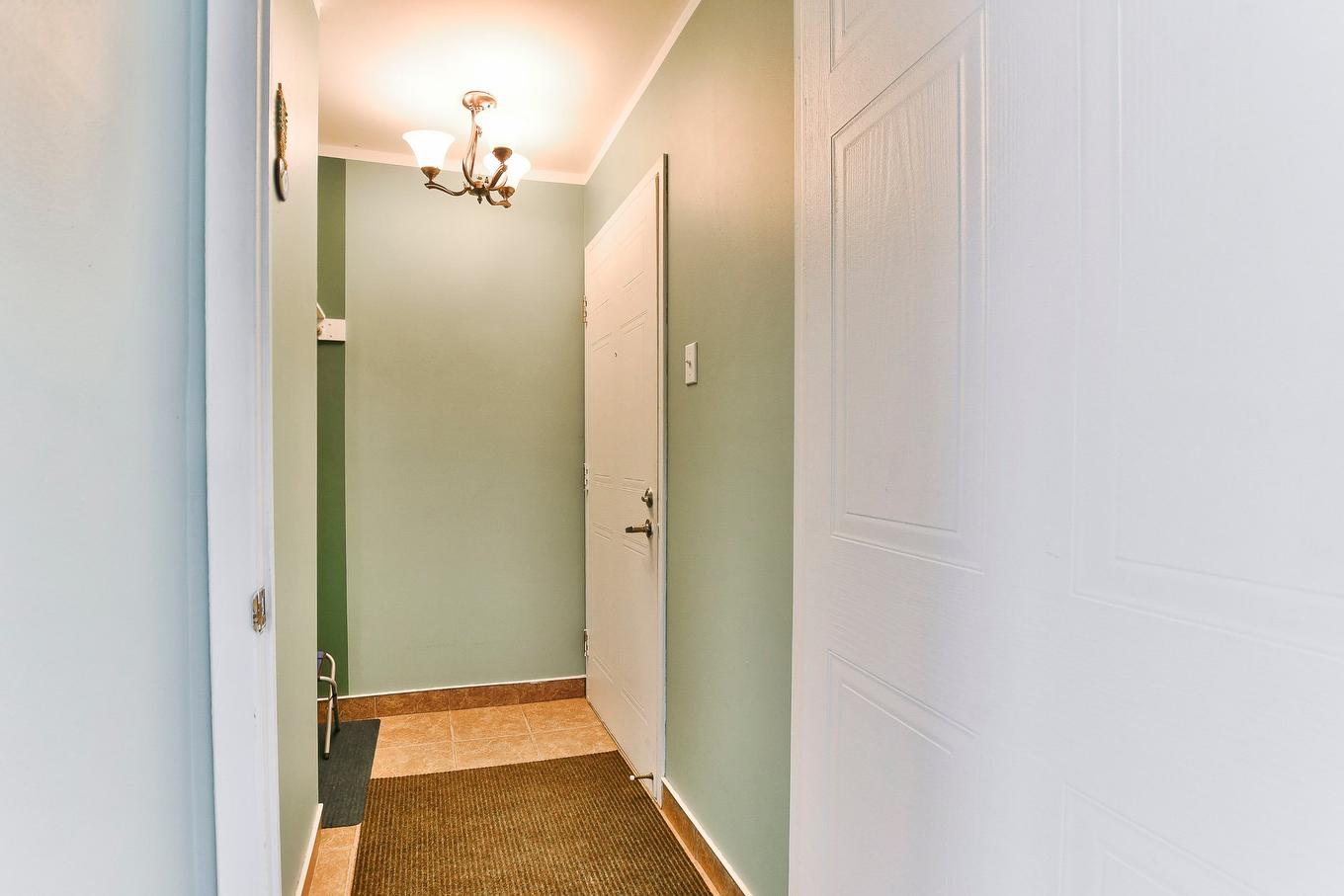 Hall - 7-3005 Boul. De Mascouche, Mascouche, QC - Indoor