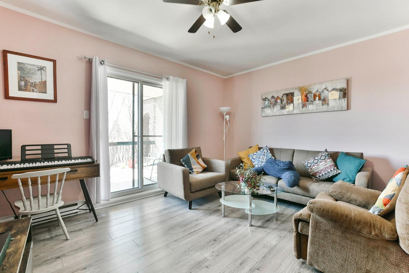 Living room - 7-3005 Boul. De Mascouche, Mascouche, QC - Indoor Photo Showing Living Room