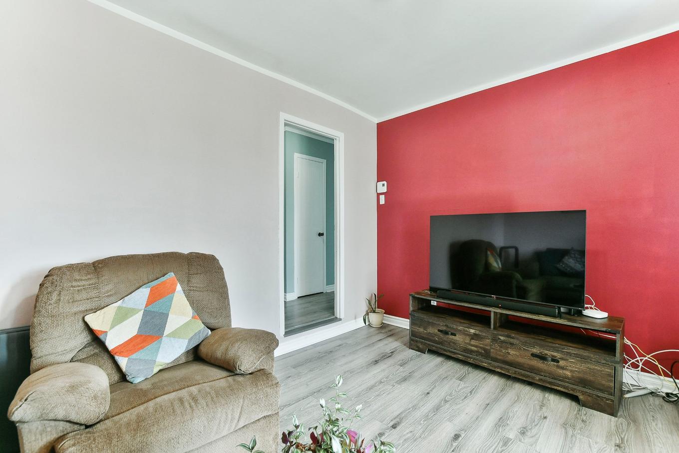 Living room - 7-3005 Boul. De Mascouche, Mascouche, QC - Indoor Photo Showing Living Room