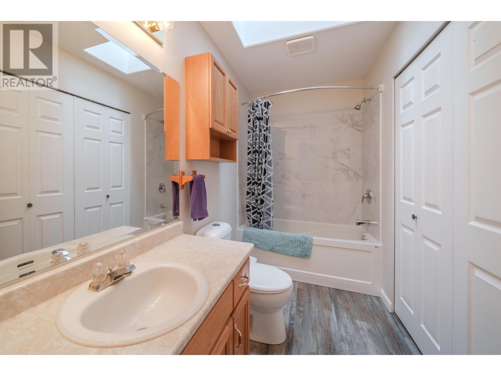 19 204 8Th Street, 100 Mile House, BC - Indoor Photo Showing Bathroom