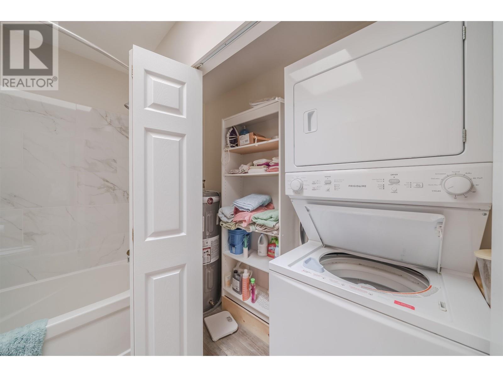19 204 8Th Street, 100 Mile House, BC - Indoor Photo Showing Laundry Room