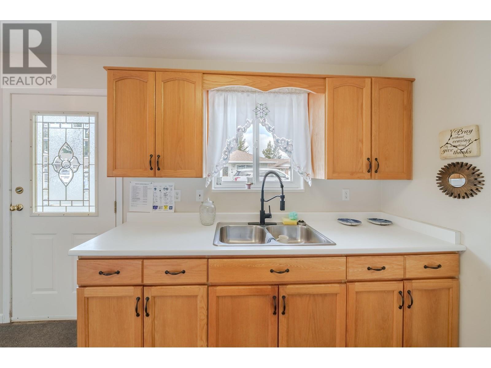 19 204 8Th Street, 100 Mile House, BC - Indoor Photo Showing Kitchen With Double Sink