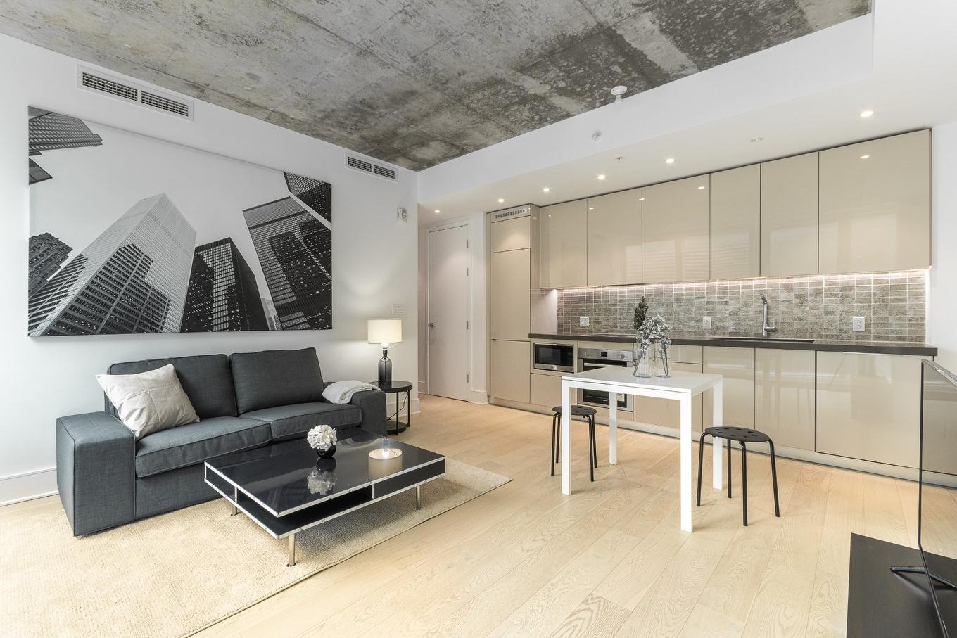 Salon - 1904-1188 Av. Union, Montréal (Ville-Marie), QC - Indoor