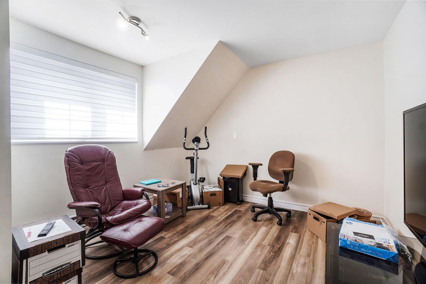 Bureau - 18 Rue Marie-Antoinette, Blainville, QC - Indoor