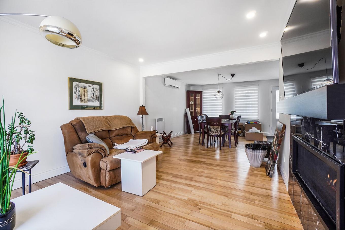 Salon - 18 Rue Marie-Antoinette, Blainville, QC - Indoor Photo Showing Living Room