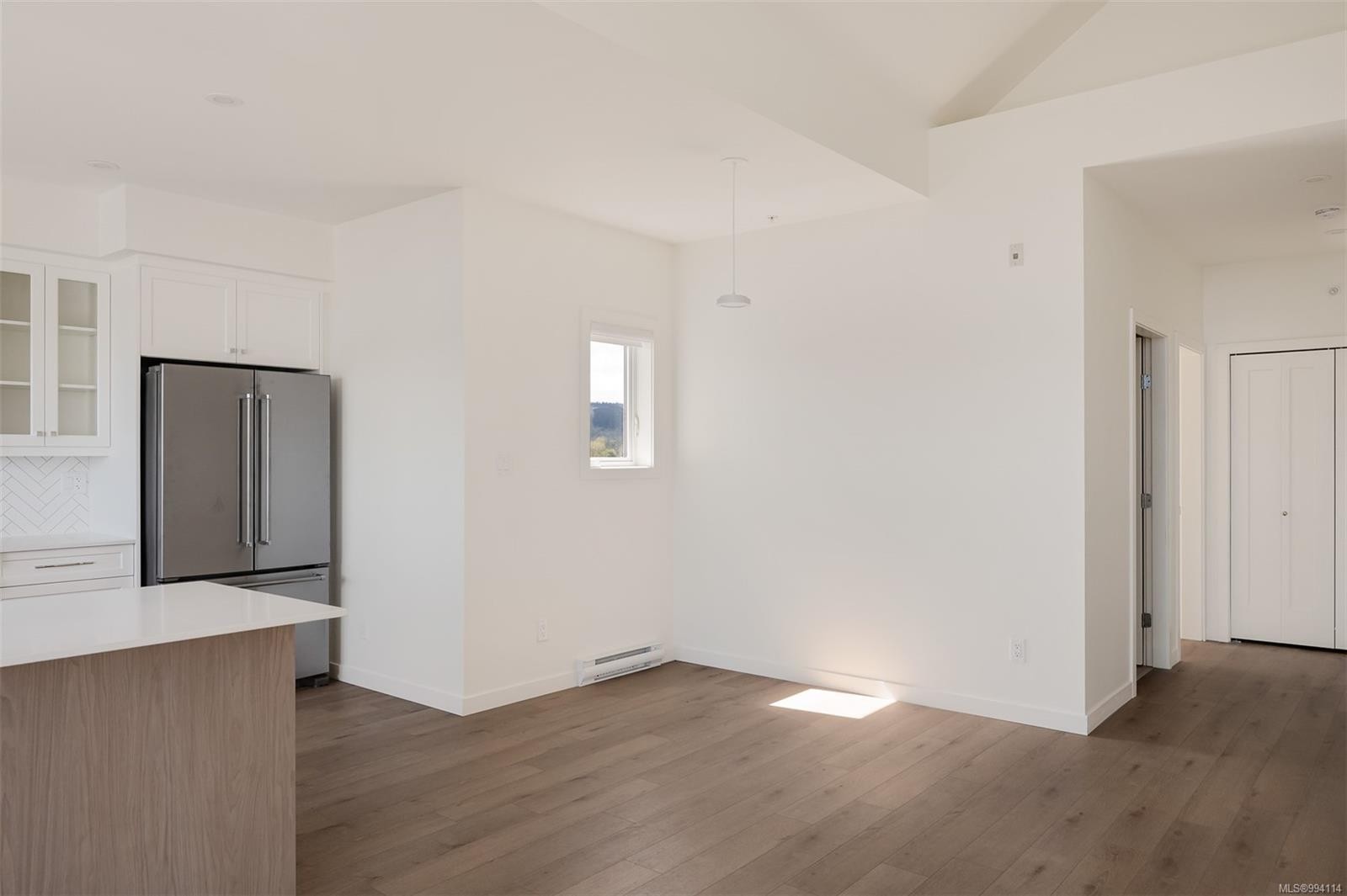 401-9716 Third St, Sidney, BC - Indoor Photo Showing Kitchen