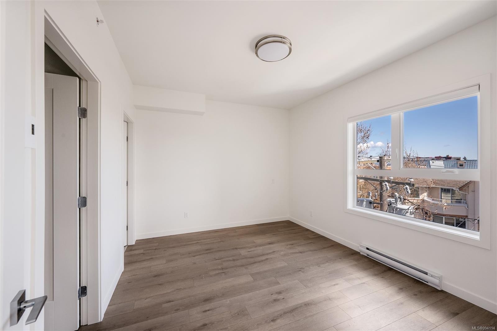 401-9716 Third St, Sidney, BC - Indoor Photo Showing Other Room