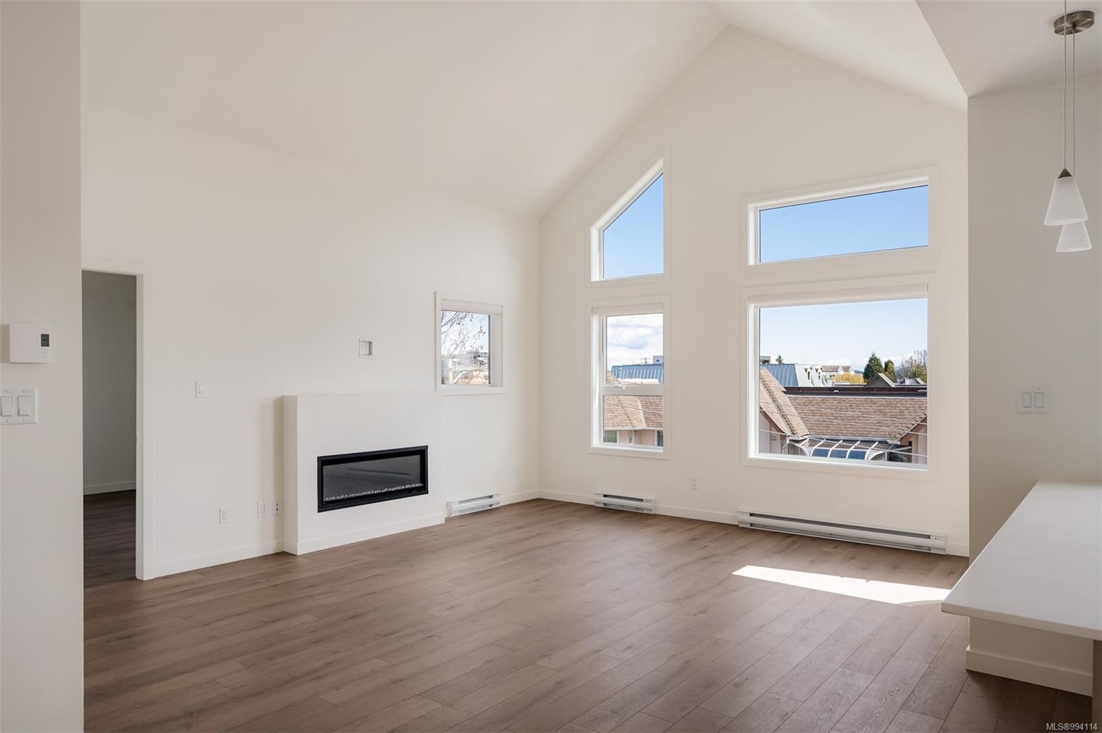 401-9716 Third St, Sidney, BC - Indoor Photo Showing Living Room With Fireplace