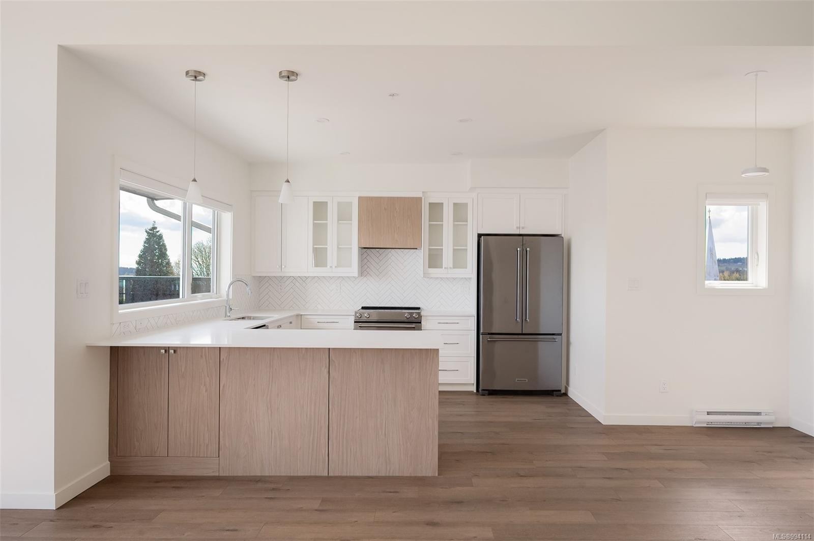 401-9716 Third St, Sidney, BC - Indoor Photo Showing Kitchen