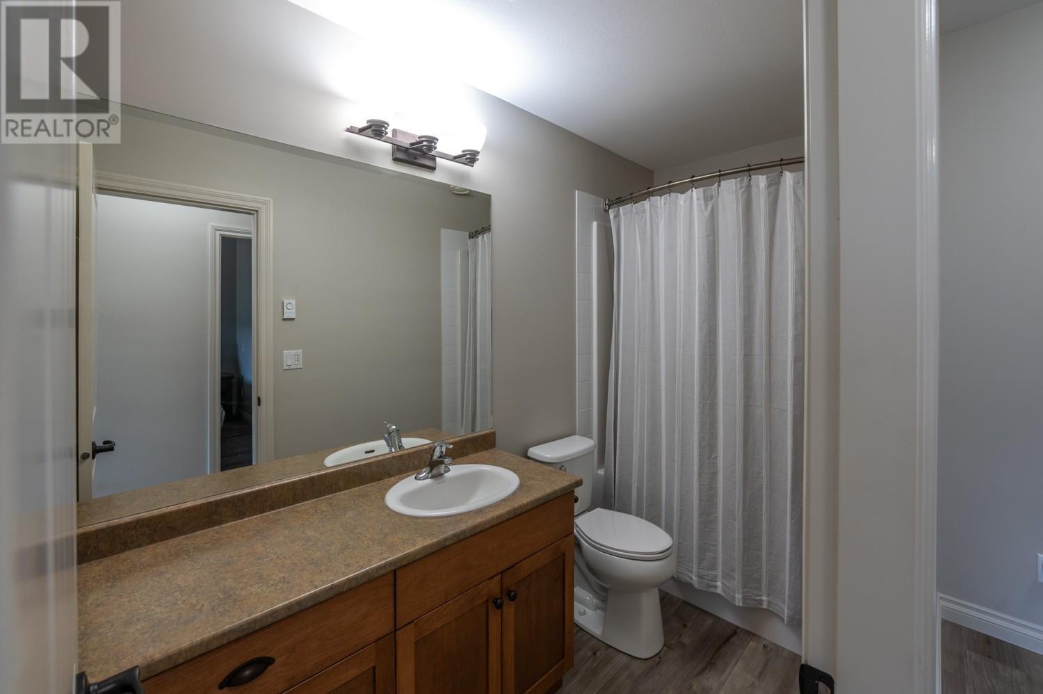 2450 Radio Tower Road Unit# 206, Oliver, BC - Indoor Photo Showing Bathroom