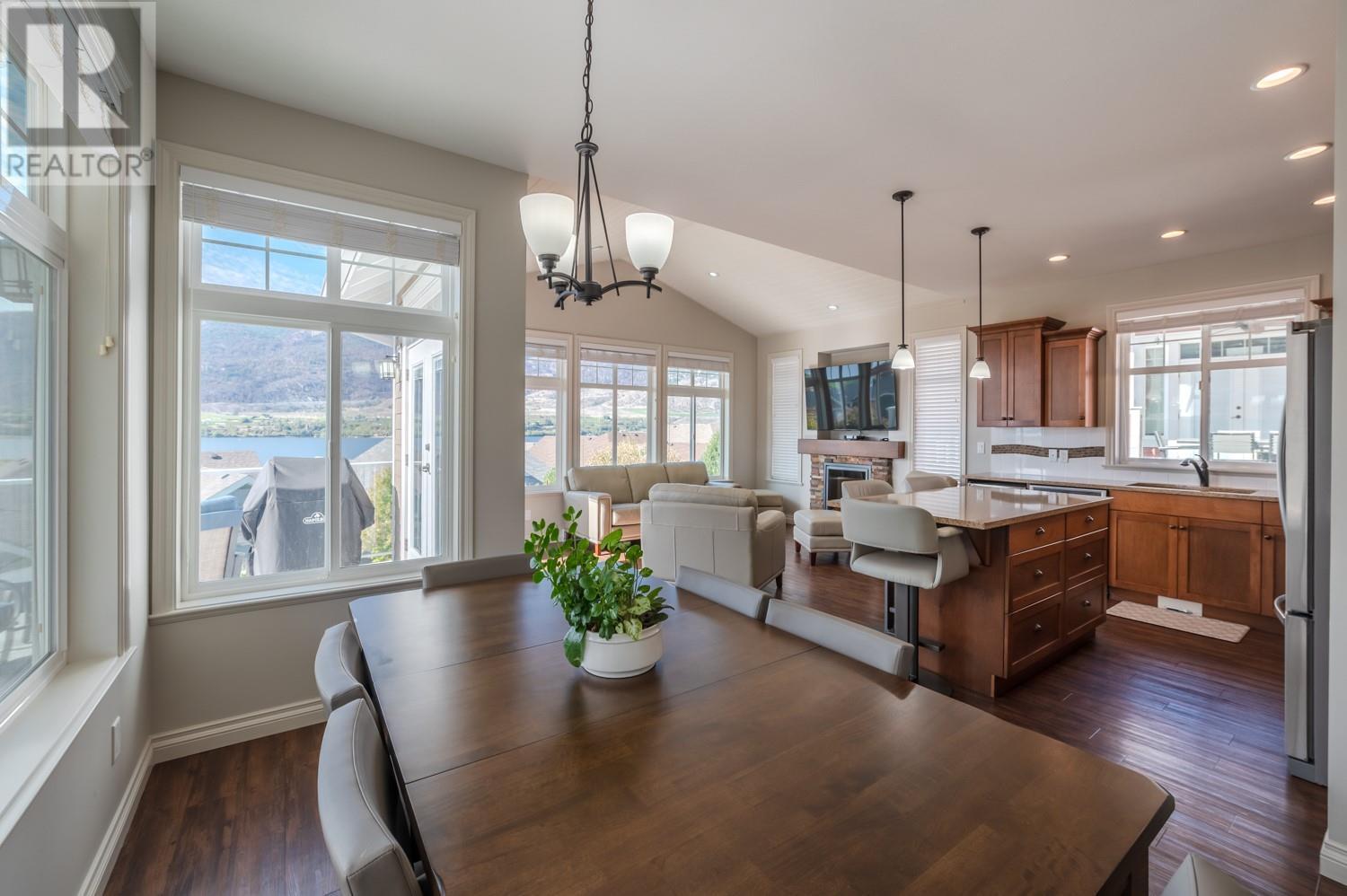 2450 Radio Tower Road Unit# 206, Oliver, BC - Indoor Photo Showing Dining Room