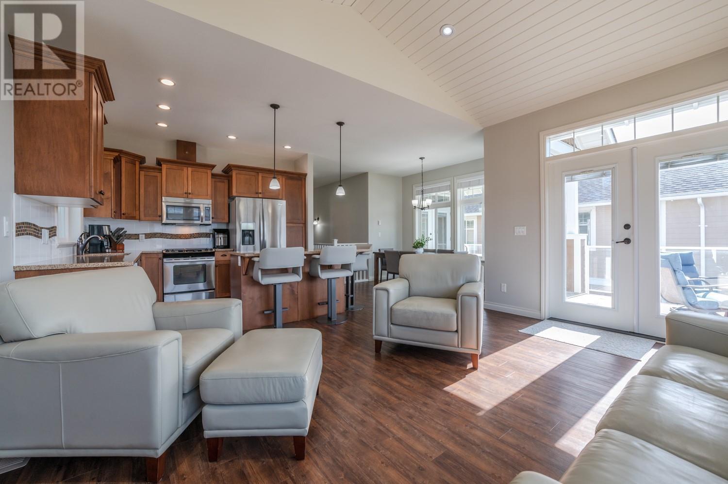 2450 Radio Tower Road Unit# 206, Oliver, BC - Indoor Photo Showing Living Room