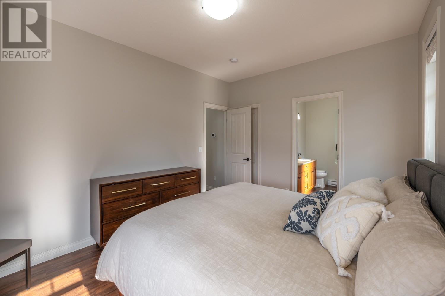 2450 Radio Tower Road Unit# 206, Oliver, BC - Indoor Photo Showing Bedroom