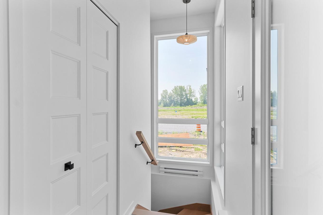 Hall d'entrée/Vestibule - 164 Rue Du Quai, Saint-Louis-De-Gonzague, QC - Indoor Photo Showing Other Room