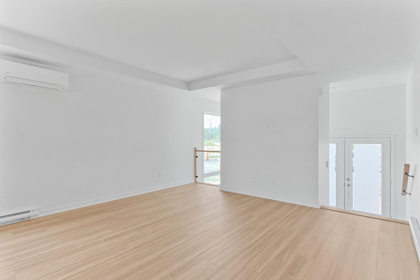 Salon - 164 Rue Du Quai, Saint-Louis-De-Gonzague, QC - Indoor Photo Showing Other Room