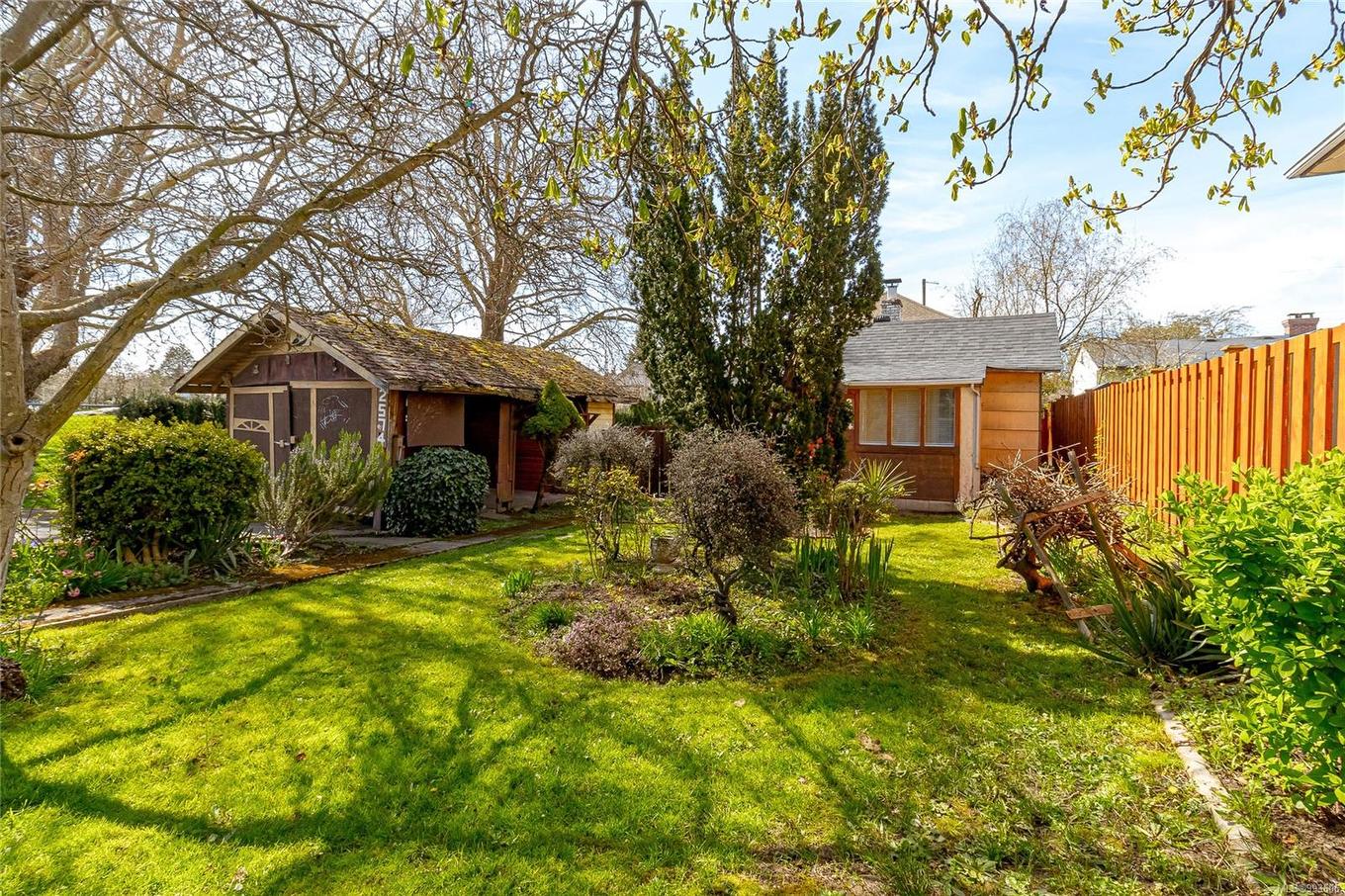 2574 Cook St, Victoria, BC