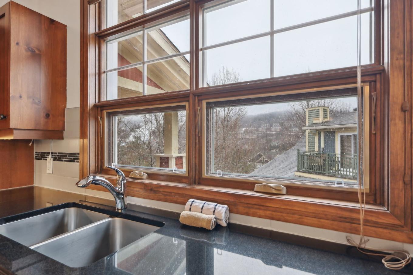 Kitchen - 3-223 Ch. Des Quatre-Sommets, Mont-Tremblant, QC - Indoor Photo Showing Kitchen With Double Sink