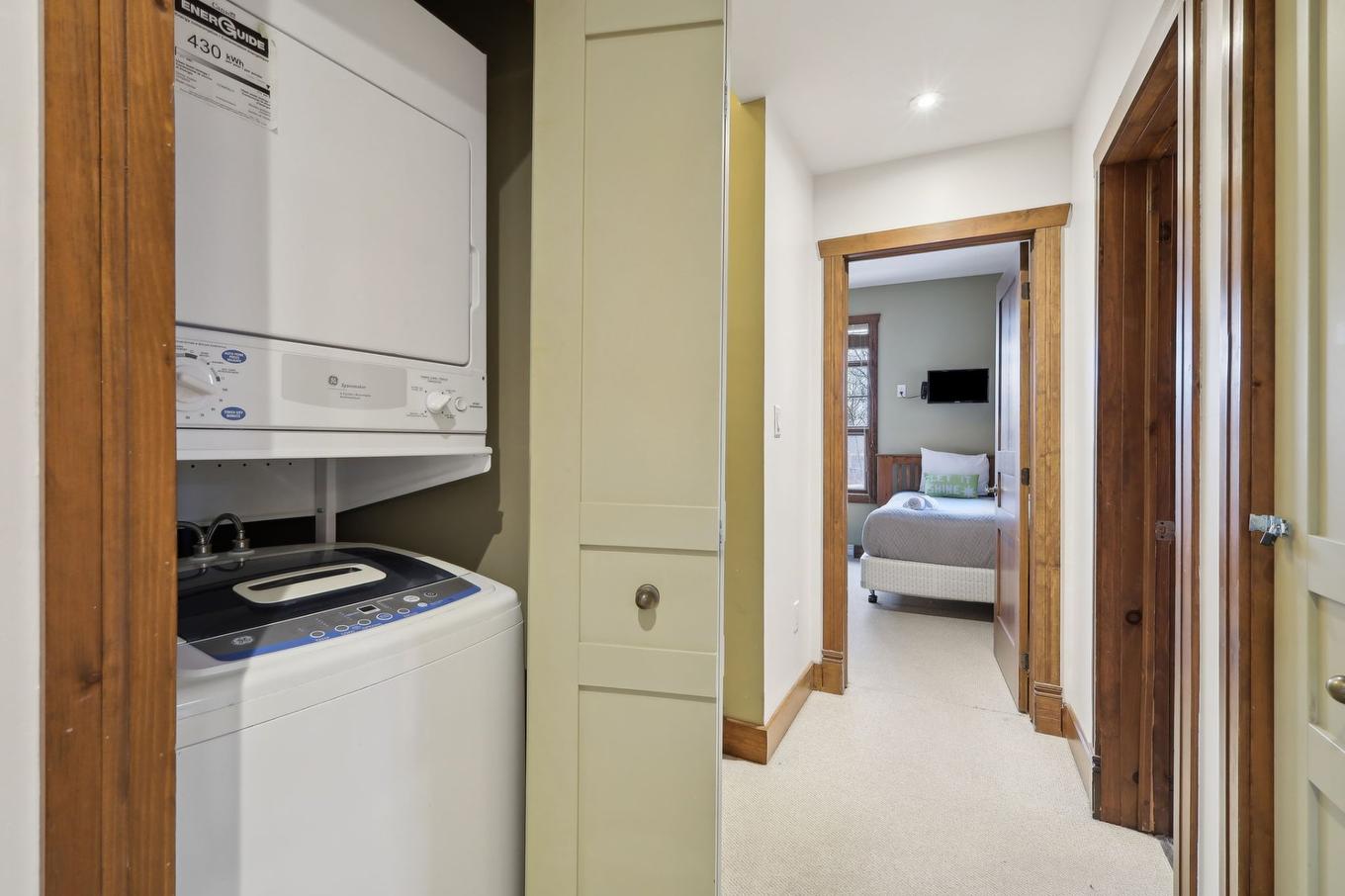 Passageway - 3-223 Ch. Des Quatre-Sommets, Mont-Tremblant, QC - Indoor Photo Showing Laundry Room