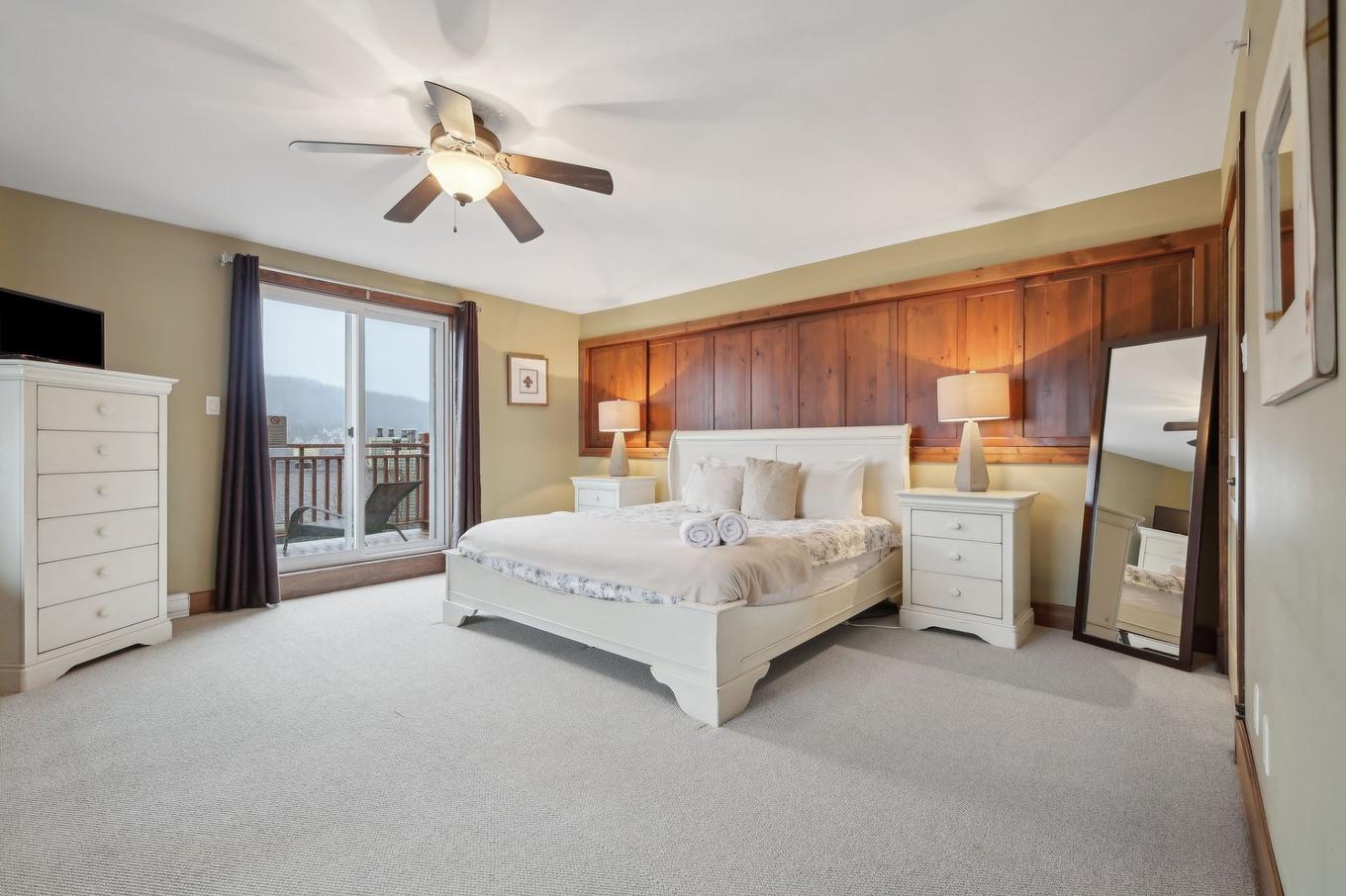 Master bedroom - 3-223 Ch. Des Quatre-Sommets, Mont-Tremblant, QC - Indoor Photo Showing Bedroom
