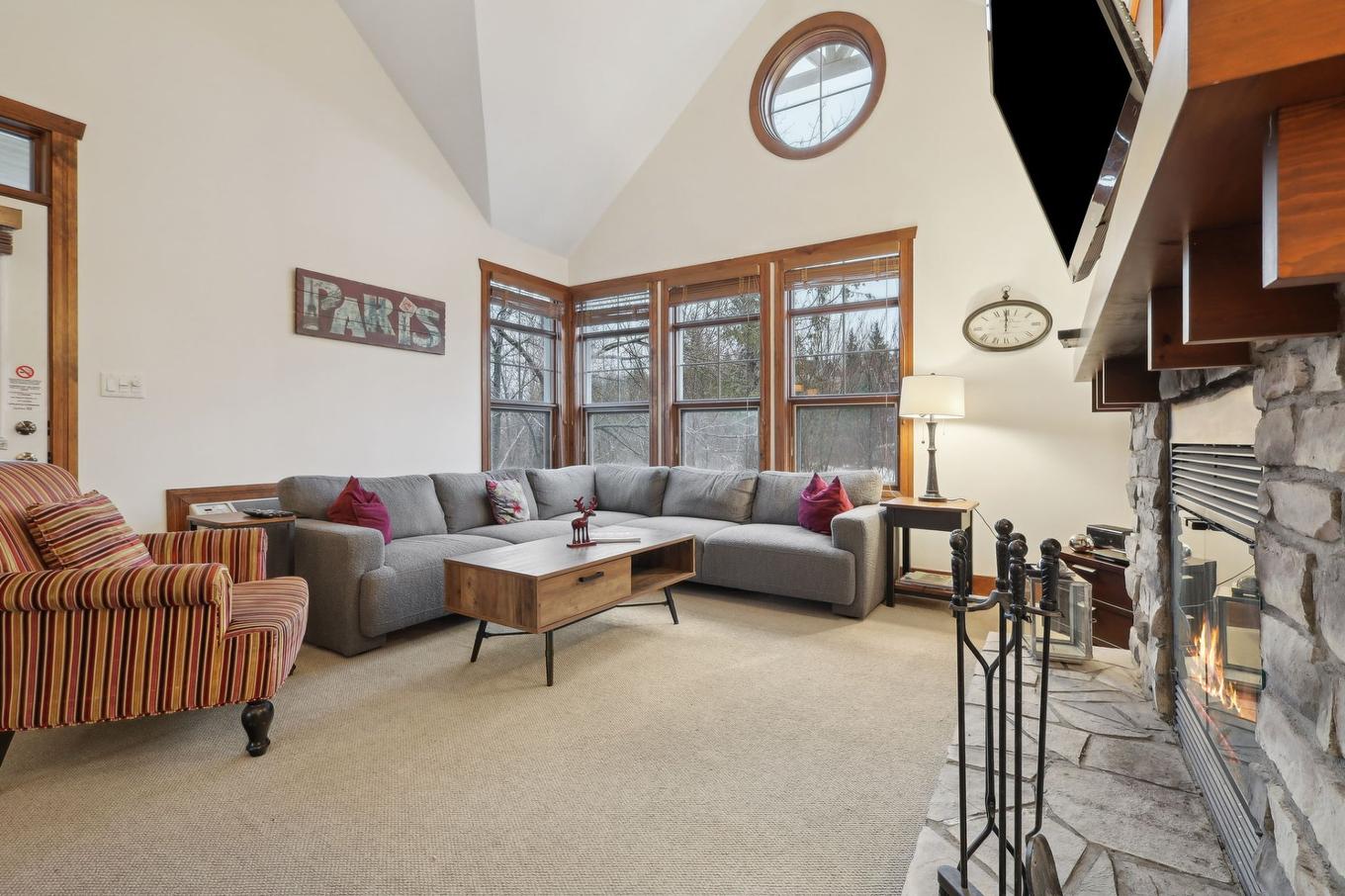 Living room - 3-223 Ch. Des Quatre-Sommets, Mont-Tremblant, QC - Indoor Photo Showing Living Room