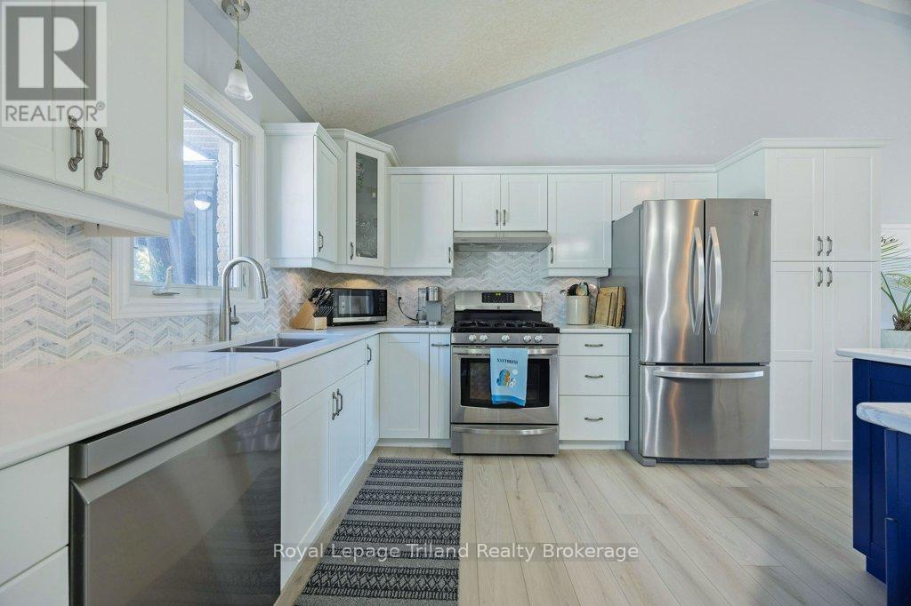 12 Graydon Drive, South-West Oxford (Mount Elgin), ON - Indoor Photo Showing Kitchen With Double Sink