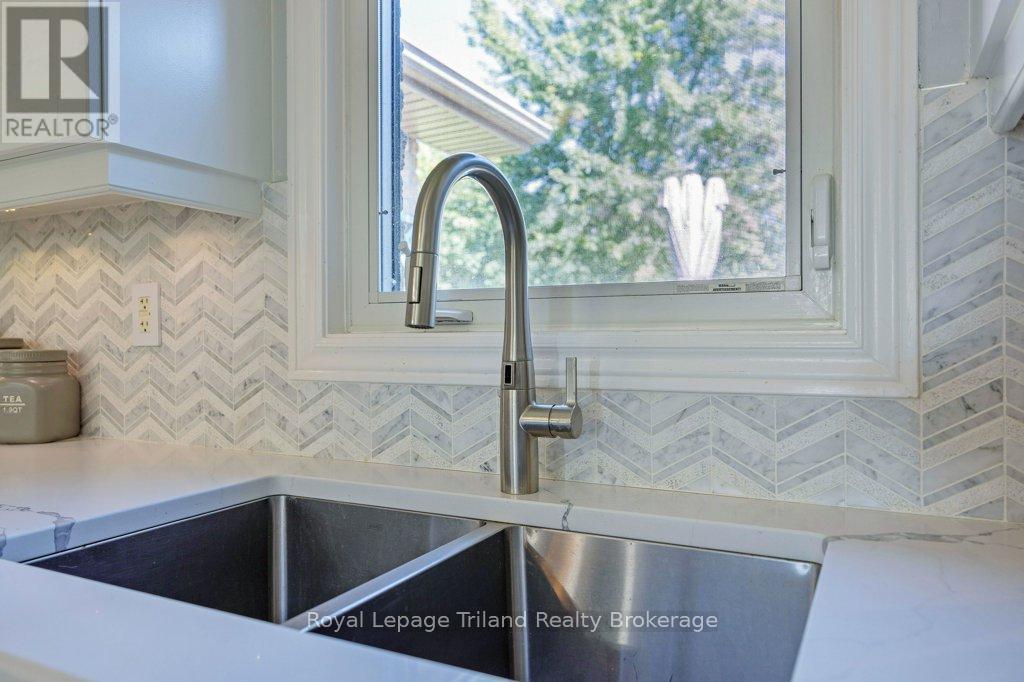 12 Graydon Drive, South-West Oxford (Mount Elgin), ON - Indoor Photo Showing Kitchen With Double Sink