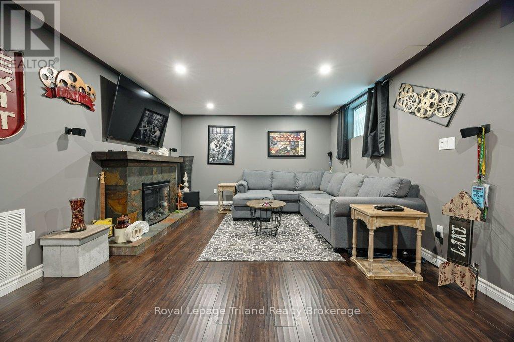 12 Graydon Drive, South-West Oxford (Mount Elgin), ON - Indoor Photo Showing Living Room With Fireplace