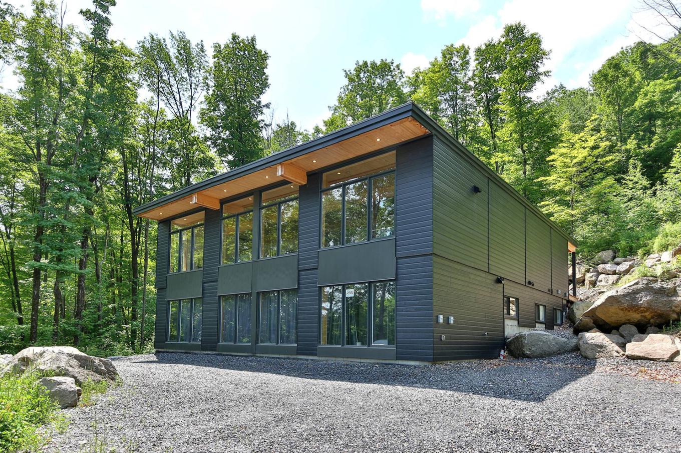 Façade - 205 Rue Des Deux-Montagnes, Bromont, QC - Outdoor