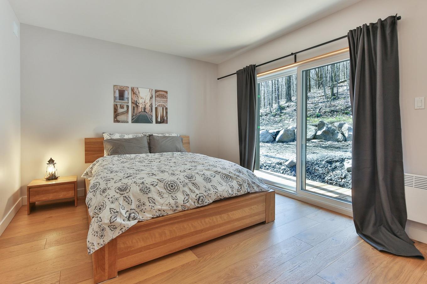 Chambre à coucher principale - 205 Rue Des Deux-Montagnes, Bromont, QC - Indoor Photo Showing Bedroom