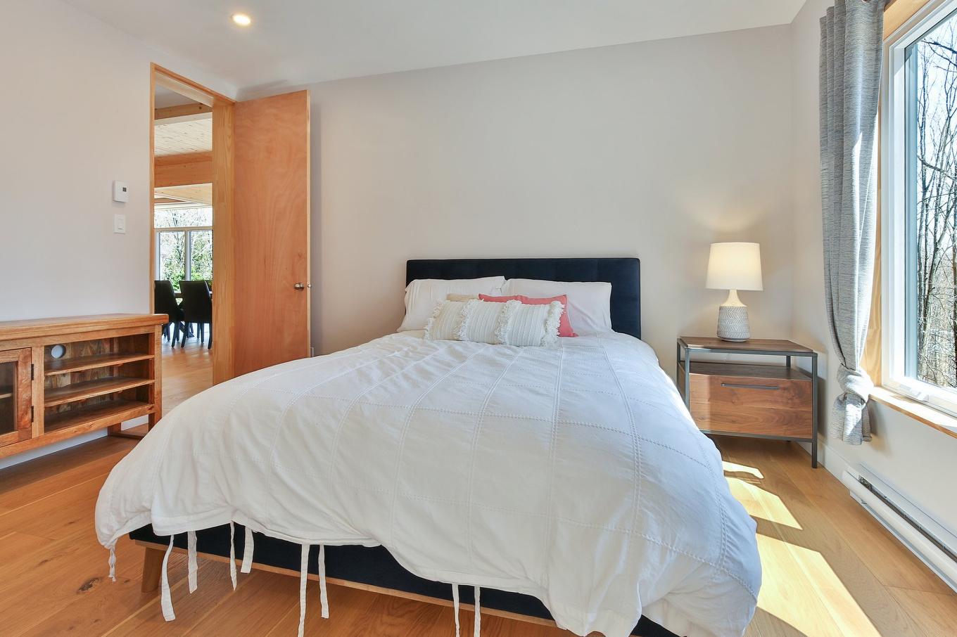Chambre à coucher - 205 Rue Des Deux-Montagnes, Bromont, QC - Indoor Photo Showing Bedroom