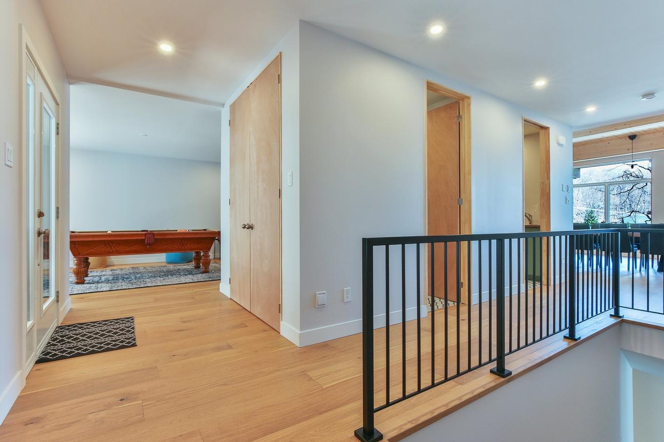 Vue d'ensemble - 205 Rue Des Deux-Montagnes, Bromont, QC - Indoor Photo Showing Other Room