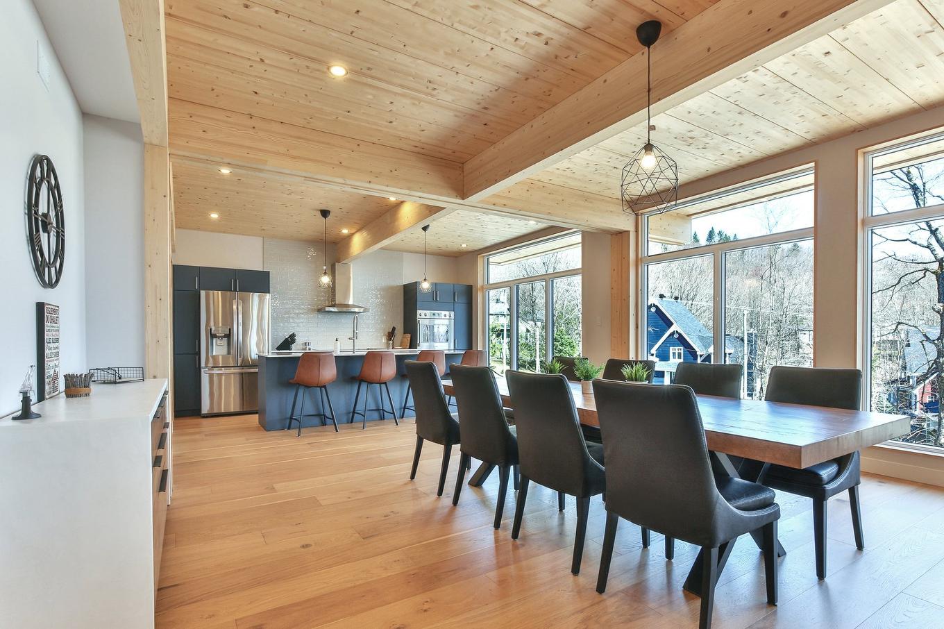 Vue d'ensemble - 205 Rue Des Deux-Montagnes, Bromont, QC - Indoor Photo Showing Dining Room