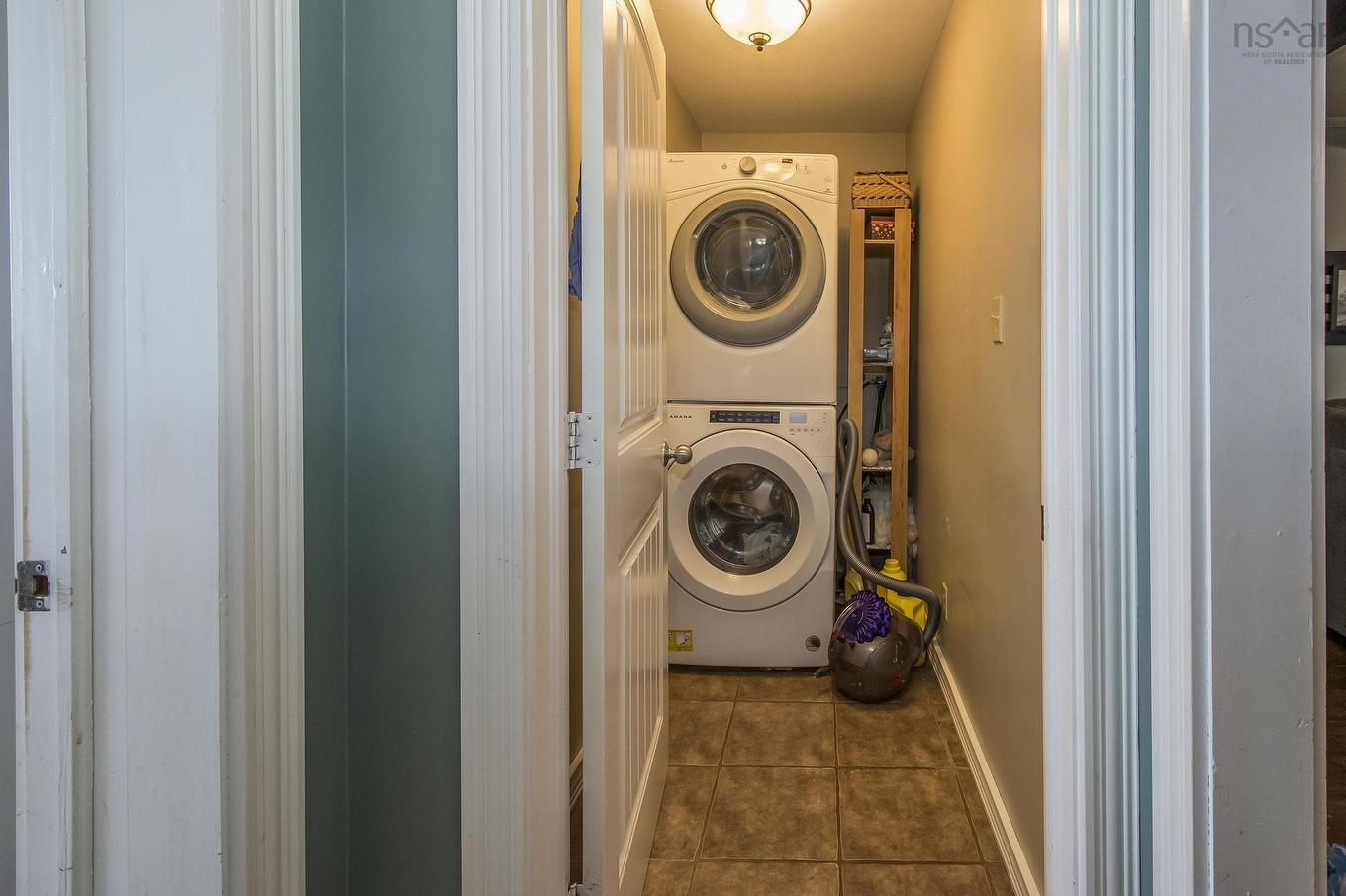 1 Atlantic Street, Clark'S Harbour, NS