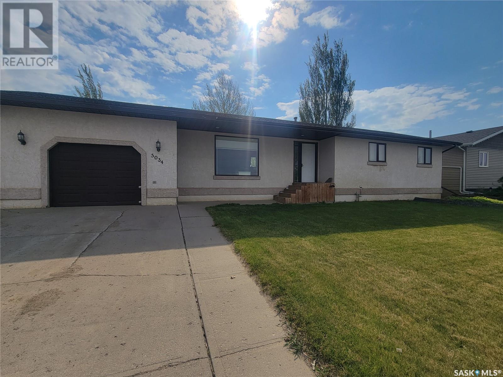 5034 Mirror Drive, Macklin, SK - Outdoor