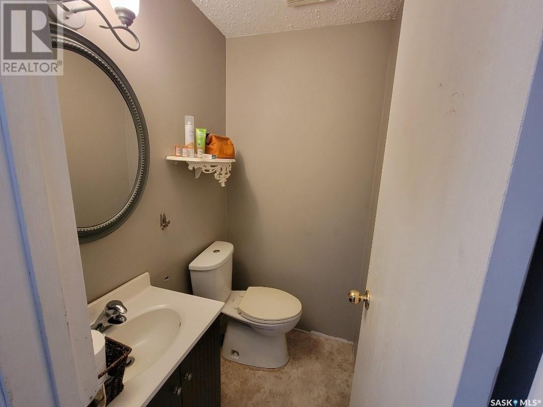 5034 Mirror Drive, Macklin, SK - Indoor Photo Showing Bathroom