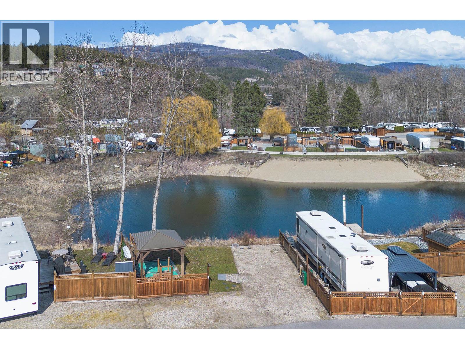 2 Clubhouse Lane, Lee Creek, BC