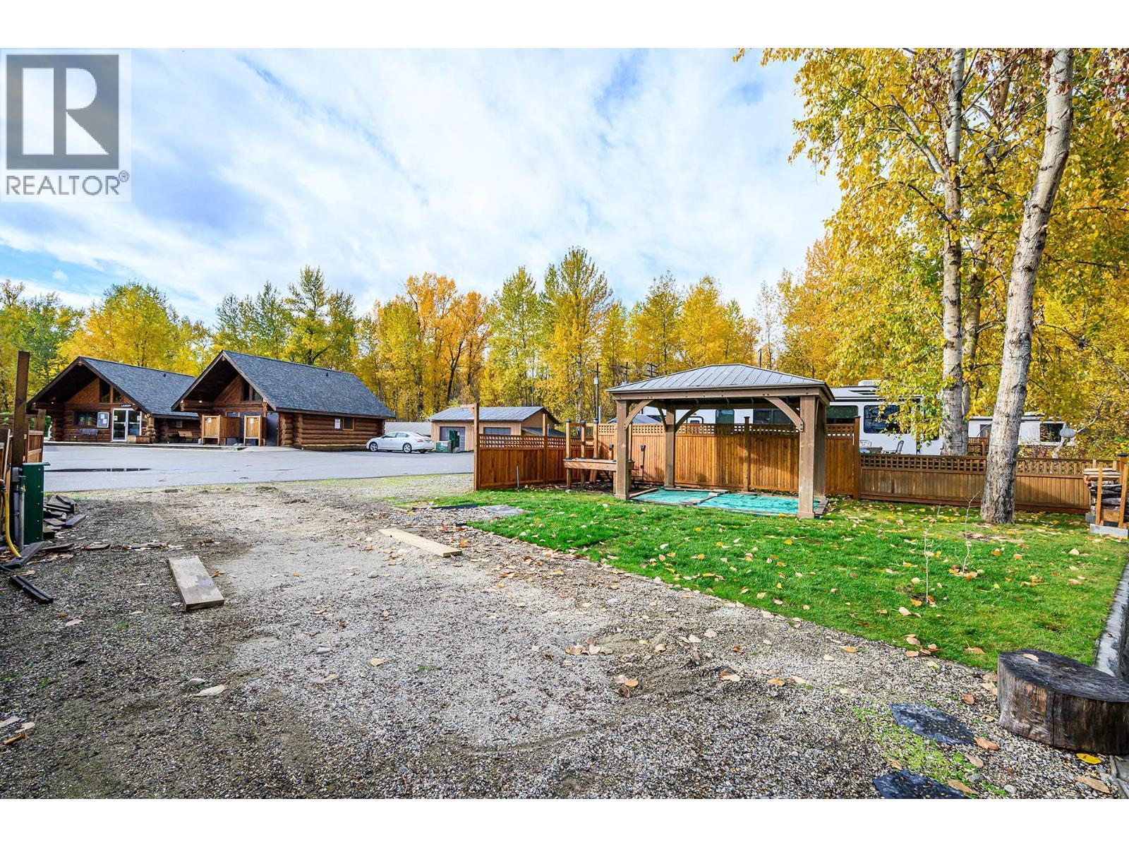 2 Clubhouse Lane, Lee Creek, BC