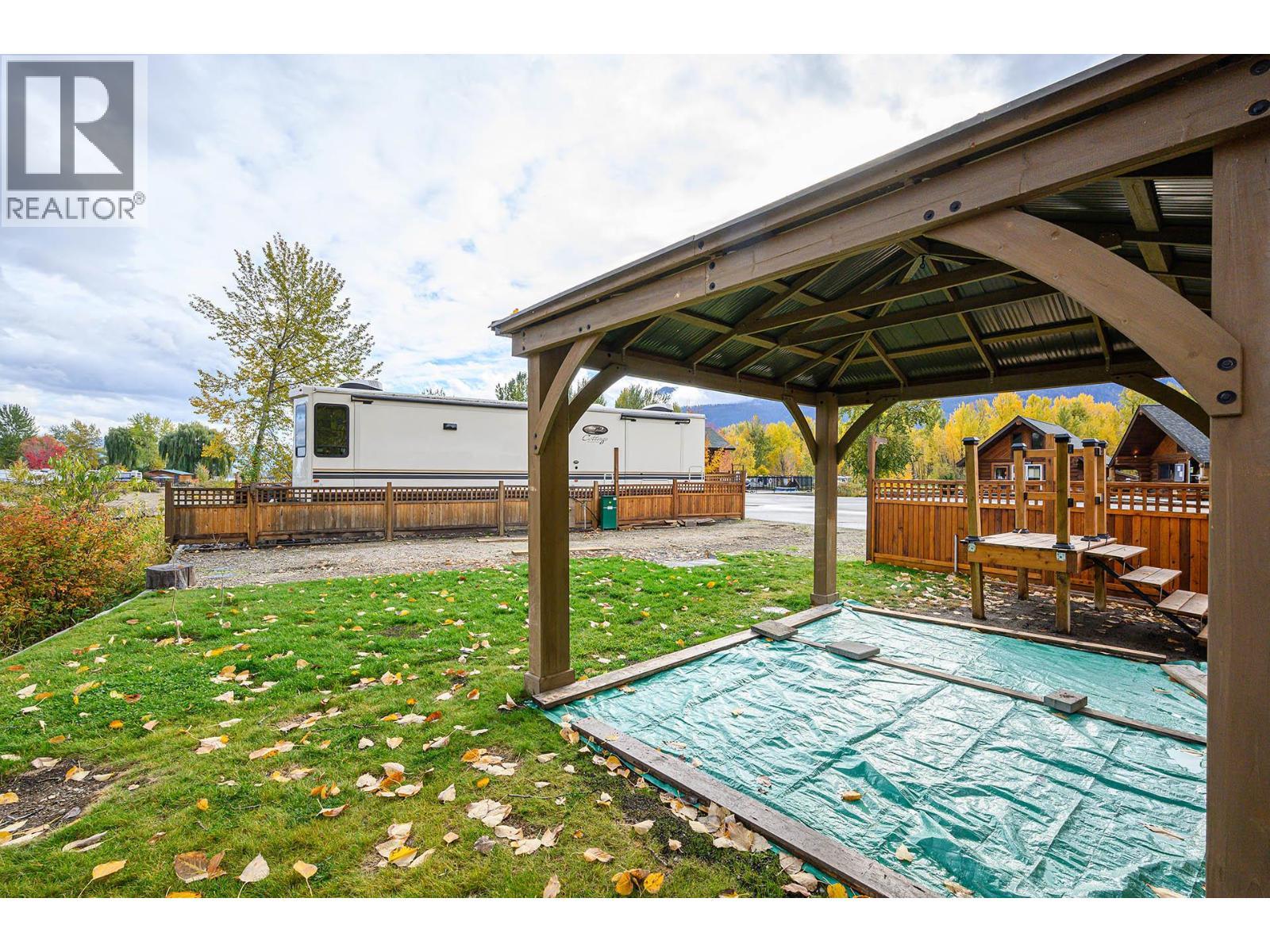 2 Clubhouse Lane, Lee Creek, BC